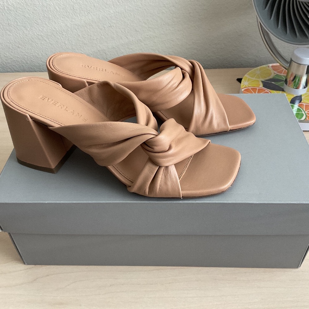 Everlane brand. The Day Twist Heel, size 5, color Blush Tan